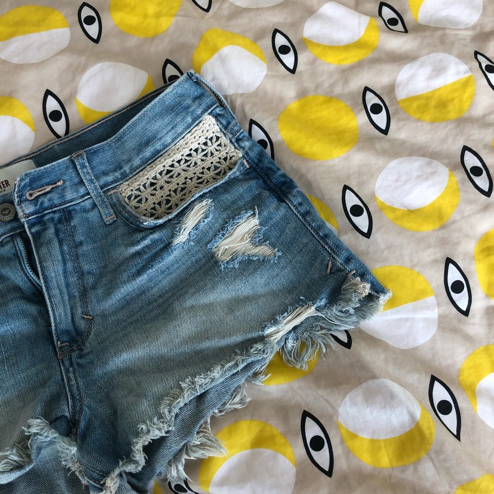 Hollister denim shorts w crochet pockets